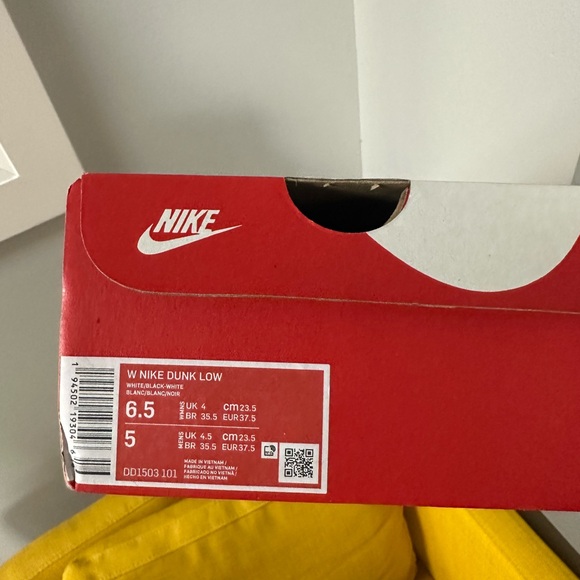 Nike Dunk Low Panda Size 6.5 Women’s - Picture 5 of 5